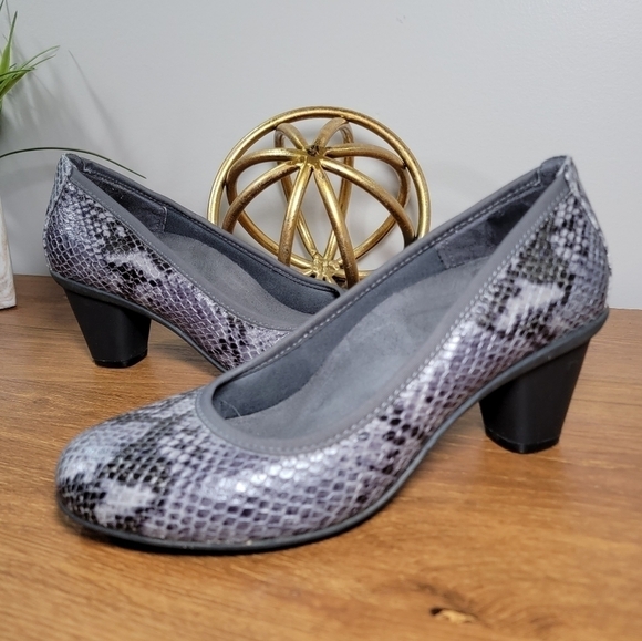 Vionic Gray Snakeskin Print Round Toe Pumps Heels Size 6.5 - Picture 7 of 14